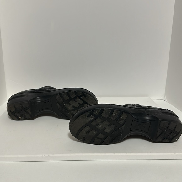 B.O.C Born Peggy Tooled Leather Look Clogs Embossed Paisley Black Women Size 9.5 - Picture 6 of 8